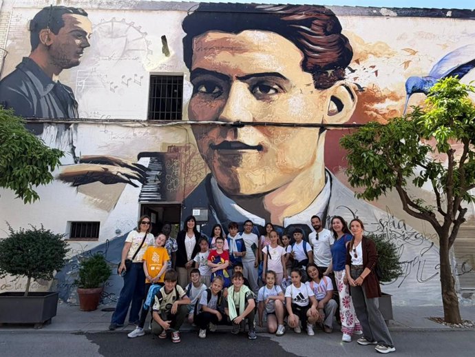 Visita de escolares a la casa natal del poeta Federico García Lorca en Fuente Vaqueros (Granada).