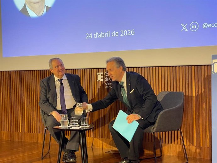 El ministre d'Indústria i Turisme, Jordi Hereu, amb el degà del CEC, Carles Puig de Travy