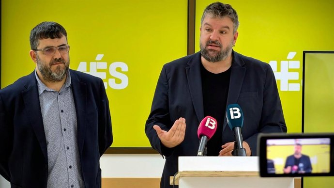 El diputado de MÉS per Mallorca y Més per Menorca en el Congreso, adscrito a Sumar, Vicenç Vidal, y el coordinador general de MÉS, Lluís Apesteguia.