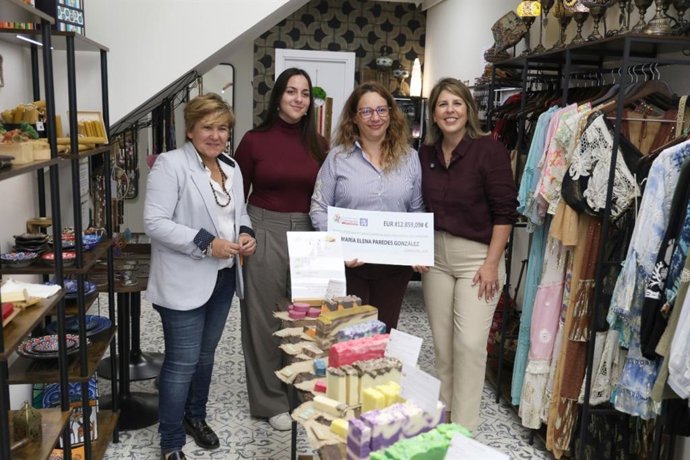 Visita a los comercios para hacer entrega de las ayudas del Plan de Apoyo al Comercio