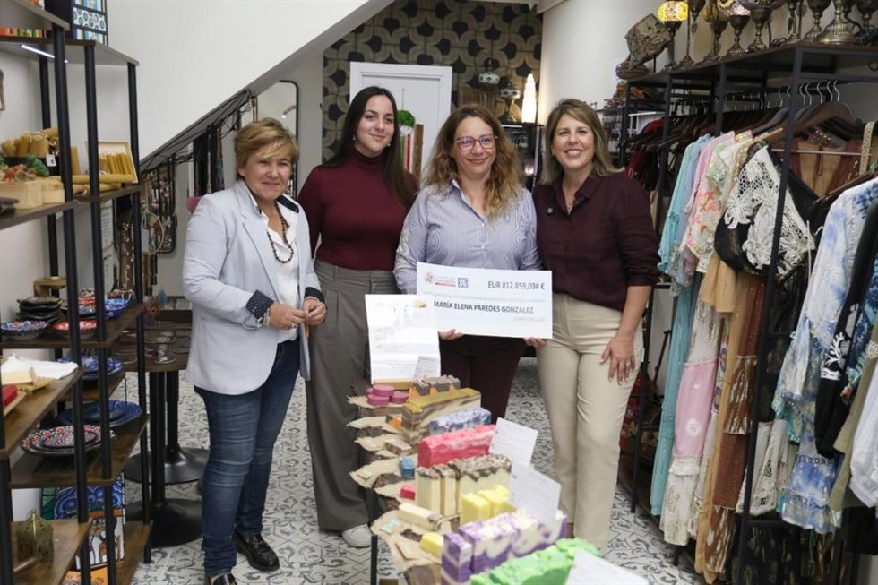 Visita a los comercios para hacer entrega de las ayudas del Plan de Apoyo al Comercio