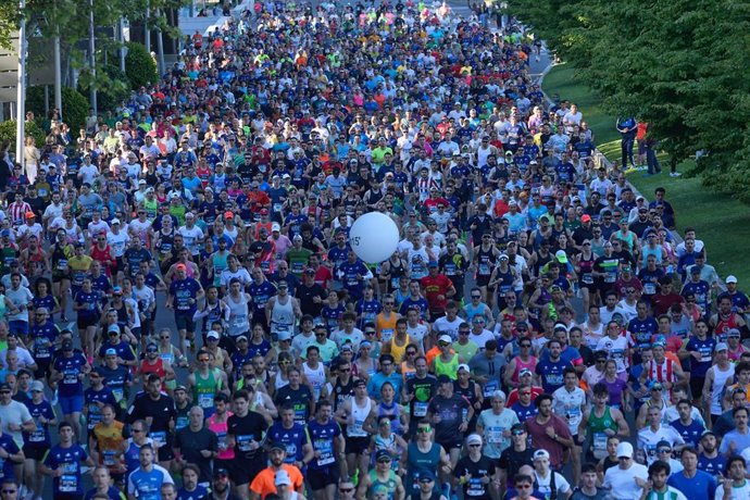 Archivo - Cientos de personas participan en la 47ª edición del Zurich Rock 'N' Roll Running Series, a 27 de abril de 2025, en Madrid (España). El Zurich Rock ‘N’ Roll Running Series Madrid es un evento organizado por AD. MAPOMA, que celebra este año la 47