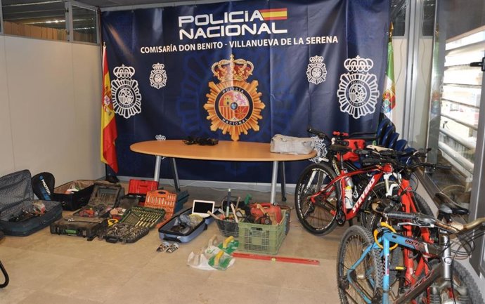 Efectos intervenidos tras detenciones por robos en colegios, vehículos y viviendas en Villanueva de la Serena
