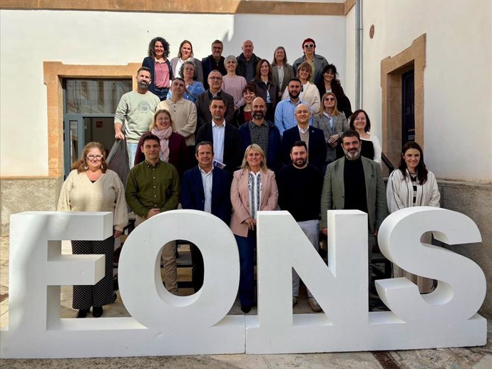 Miembros del Fondo Mallorquín de Solidaridad y Cooperación tras la última asamblea general de la entidad.