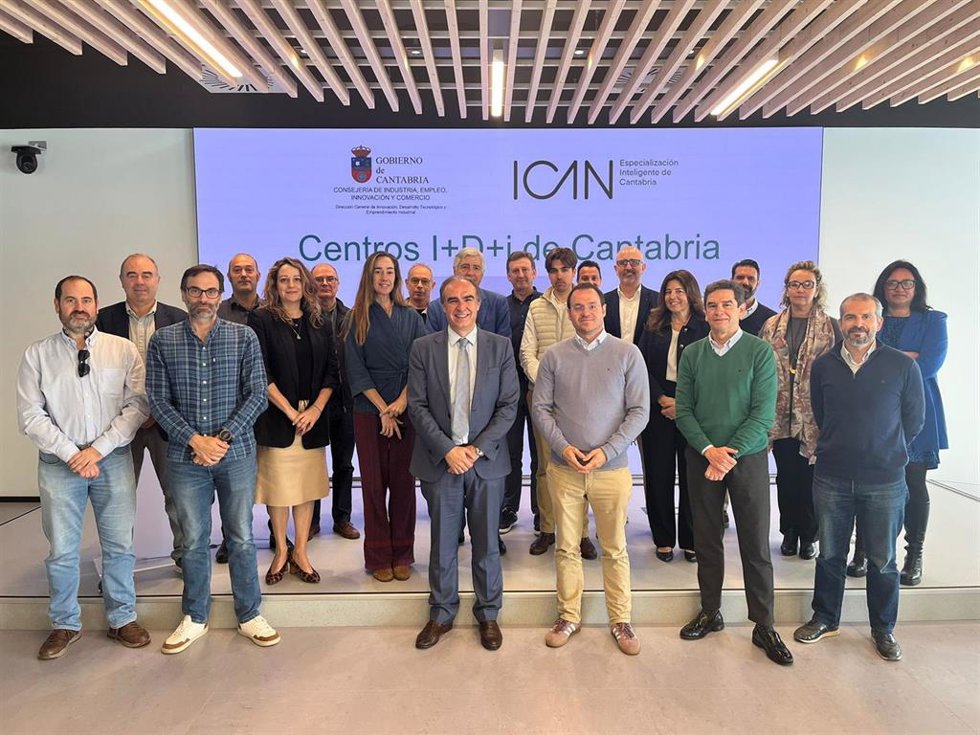 Jornada de trabajo entre el Gobierno y los representantes de los 20 centros tecnológicos de la región
