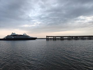 Llegada del buque Le Champlain al Puerto de Huelva.
