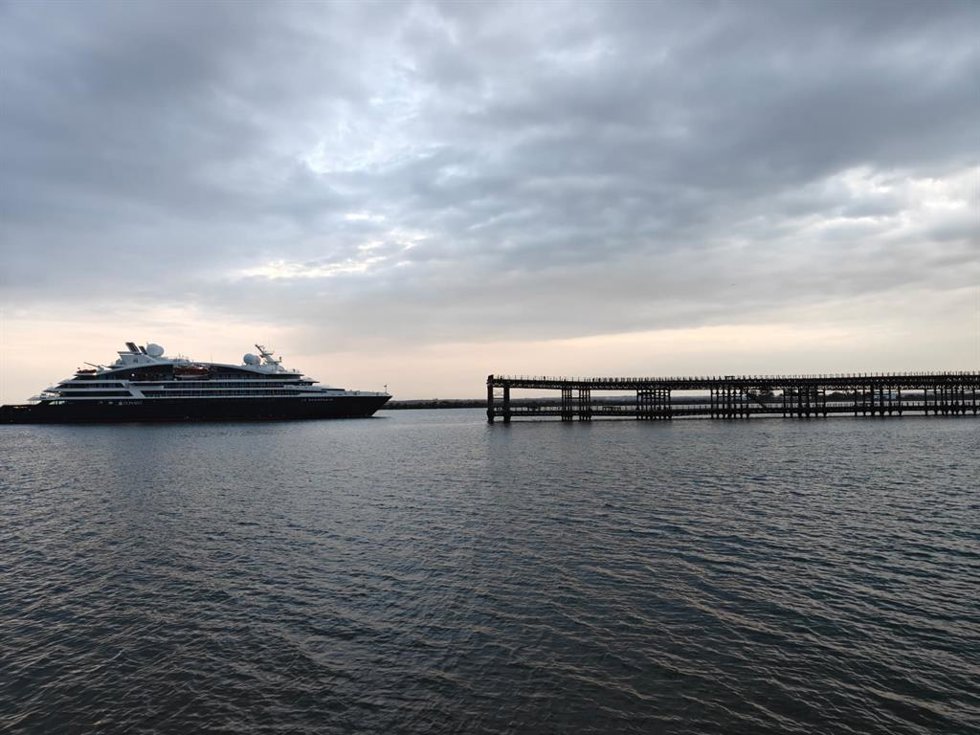 Llegada del buque Le Champlain al Puerto de Huelva.