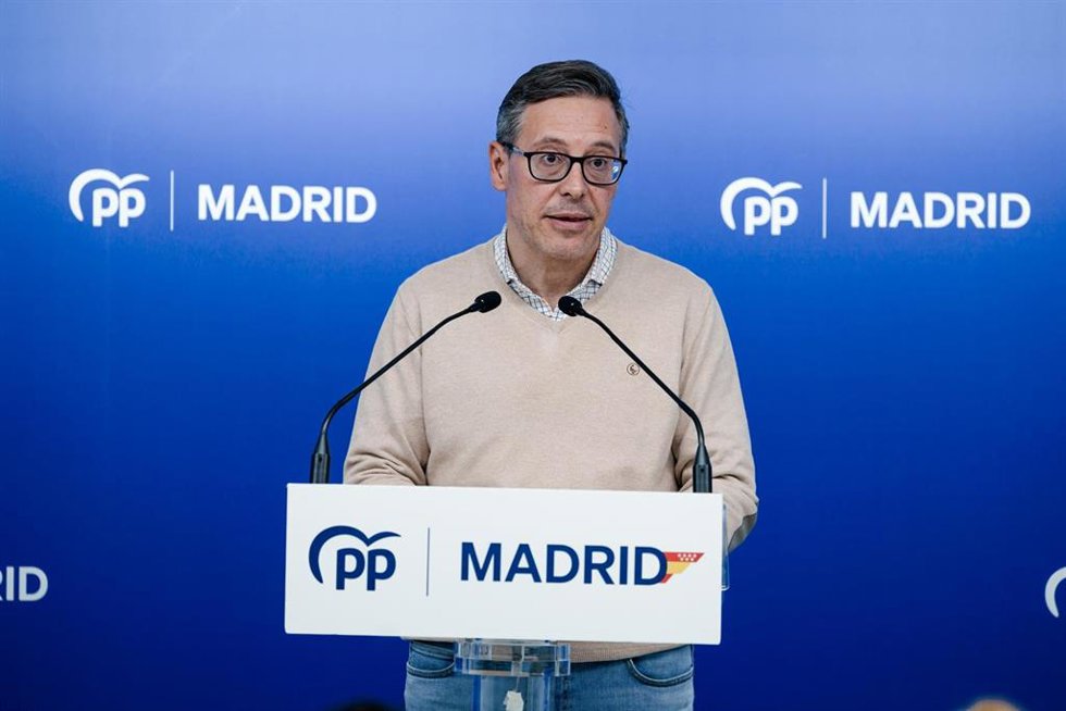 Archivo - El secretario general del PP de Madrid, Alfonso Serrano, durante una rueda de prensa, en la sede del PP, a 6 de febrero de 2026, en Madrid (España).
