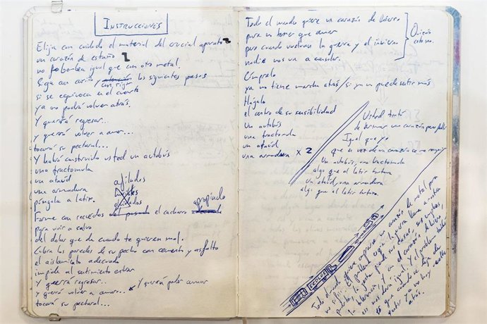 El manuscrito de 'Instrucciones', el próximo single de Arde Bogotá, que se puede ver en el Instituto Cervantes