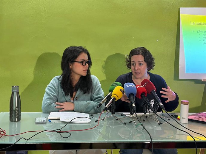 María del Mar Caicedo (i) de Barrios por el Clima y Teresa Vicente (d), de Ecologistas en Acción, responsable de la campaña.