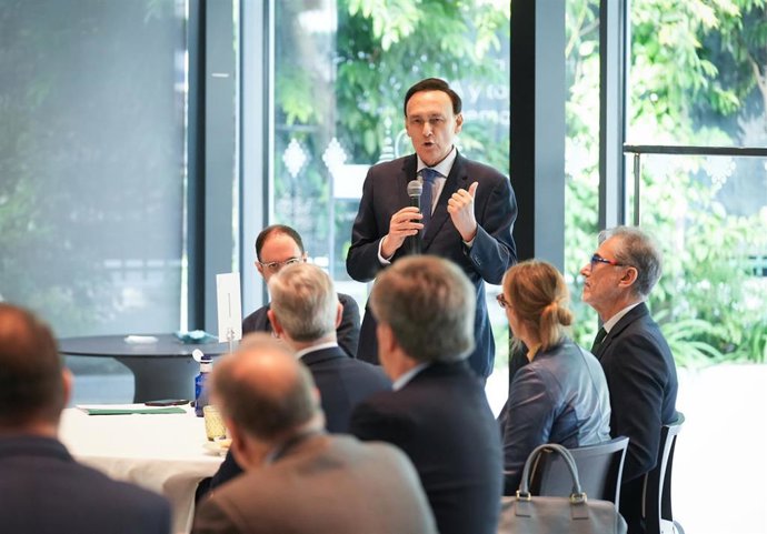 Archivo - El consejero de Universidad, Investigación e Innovación de la Junta de Andalucía, José Carlos Gómez Villamandos, en un desayuno informativo. Imagen de archivo.