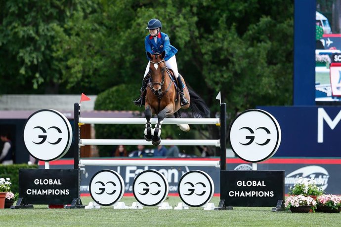 Archivo - La sueca Evelina Tovek durante la cita de Madrid del Longines Global Champions Tour de saltos
