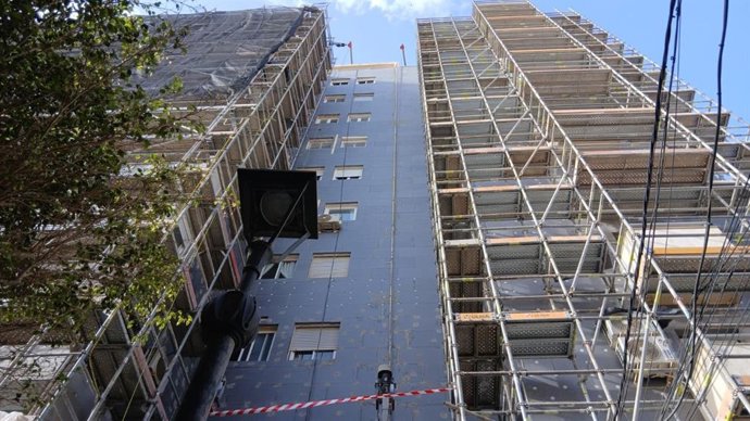 Imagen de las obras del edificio Puerta del Mar, en Almería.