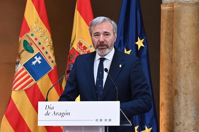 O presidente interino de Aragão, Jorge Azcón, durante a cerimônia institucional em homenagem a São Jorge, o Dia de Aragão, no Palácio da Aljafería, em 23 de abril de 2026, em Saragoça, Aragão (Espanha).