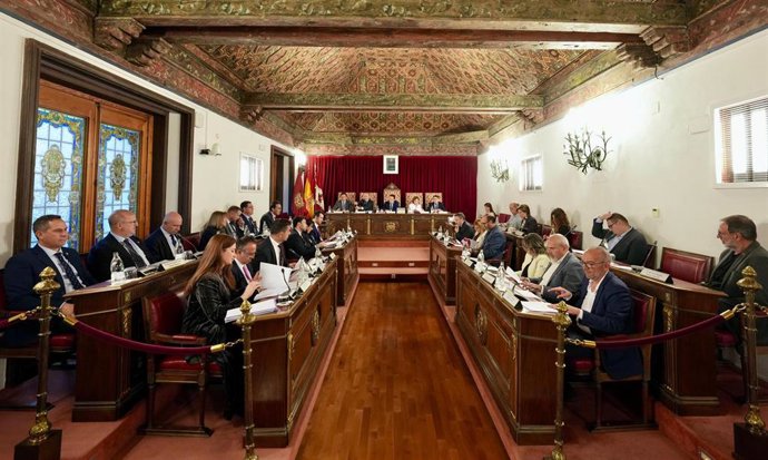 Pleno de la Diputación de Valladolid en abril de 2026.