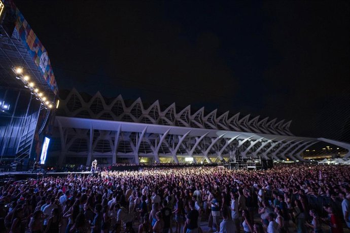 Archivo - Ambiente durante un festival en la Ciudad de las Artes y las Ciencias, a 29 de junio de 2023, en Valencia