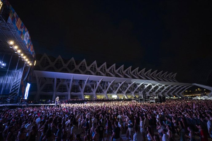 Archivo - Ambiente durante un festival en la Ciudad de las Artes y las Ciencias, a 29 de junio de 2023, en Valencia