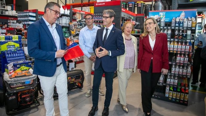 Capellán destaca el establecimiento estratégico de Ferretería Sagar y su distribución de marcas riojanas