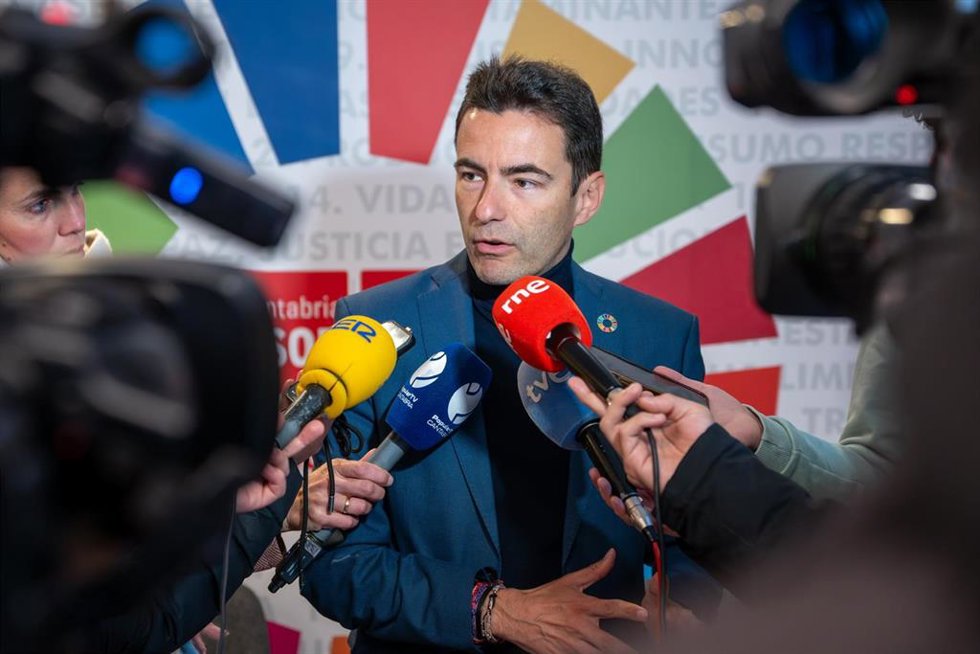 El secretario general del PSOE de Cantabria, Pedro Casares