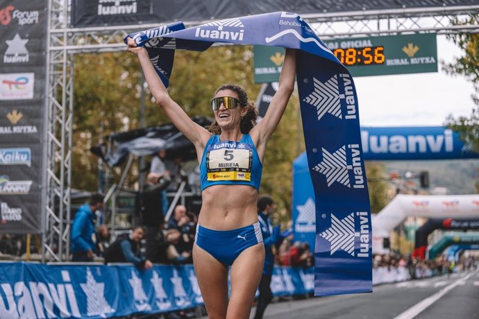 Archivo - Mireia Guarner , ganadora de la categoría femenina de la 59ª Behobia-San Sebastián
