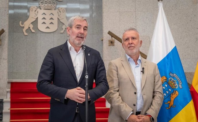 El presidente de Canarias, Fernando Clavijo, y el ministro de Política Territorial, Ángel Víctor Torres
