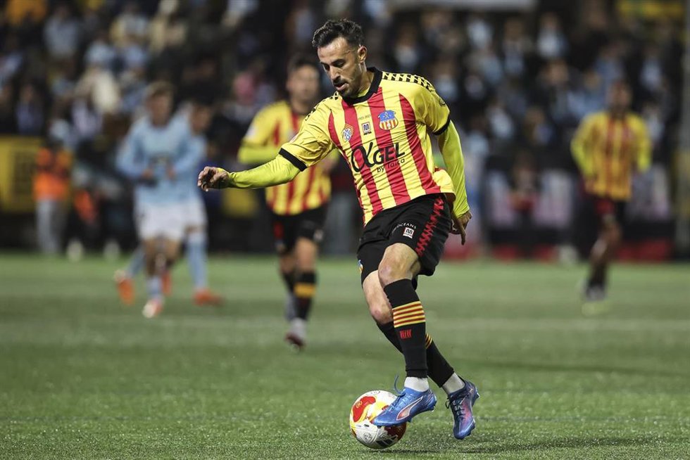 Archivo - Pau Darbra of UE Sant Andreu in action during the Spanish Cup, Copa del Rey, second round football match played between UE Sant Andreu and RC Celta at Narcis Sala stadium on December 04, 2025 in Barcelona, Spain.