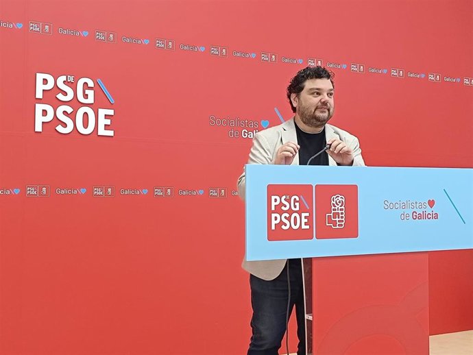 El portavoz de la Ejecutiva del PSdeG y diputado, Julio Torrado, en rueda de prensa