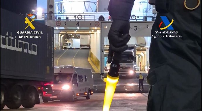 Opeartivo de la Guardia Civil en el puerto de Palma.