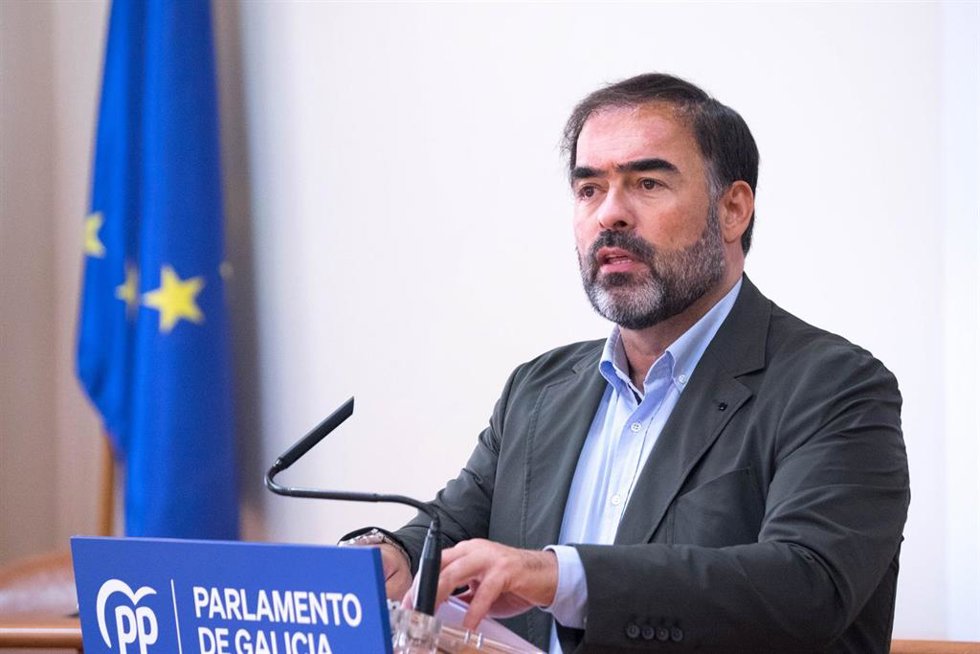 Archivo - El portavoz parlamentario del PPdeG, Alberto Pazos Couñago.