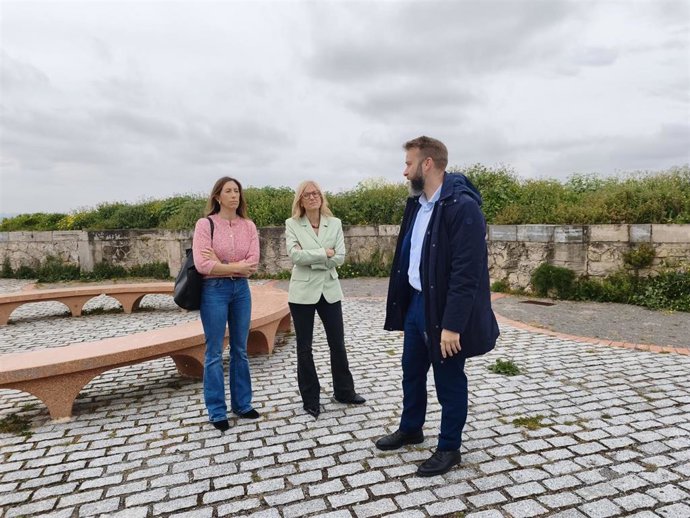 La viceconsejera de Turismo, Lara Martínez, visita las principales actuaciones incluidas en el Plan de Sostenibilidad Turística de Gijón, acompañada de la vicealcaldesa de Gijón, Ángela Pumariega, y del director de Visita Gijón, Daniel Martínez Junquera.