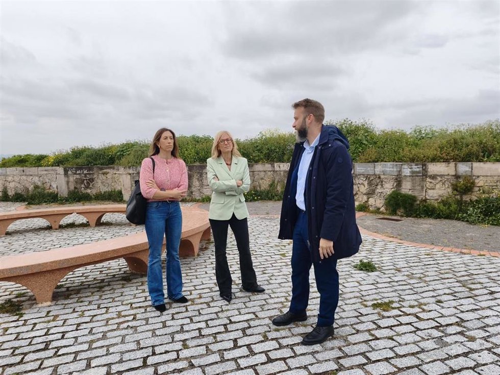 La viceconsejera de Turismo, Lara Martínez, visita las principales actuaciones incluidas en el Plan de Sostenibilidad Turística de Gijón, acompañada de la vicealcaldesa de Gijón, Ángela Pumariega, y del director de Visita Gijón, Daniel Martínez Junquera.