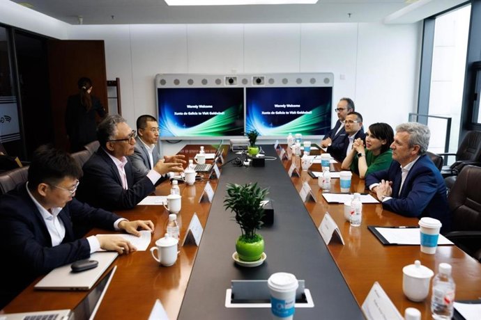 Rueda explora en China vías de colaboración con la multinacional Goldwind para impulsar energías renovables en Galicia