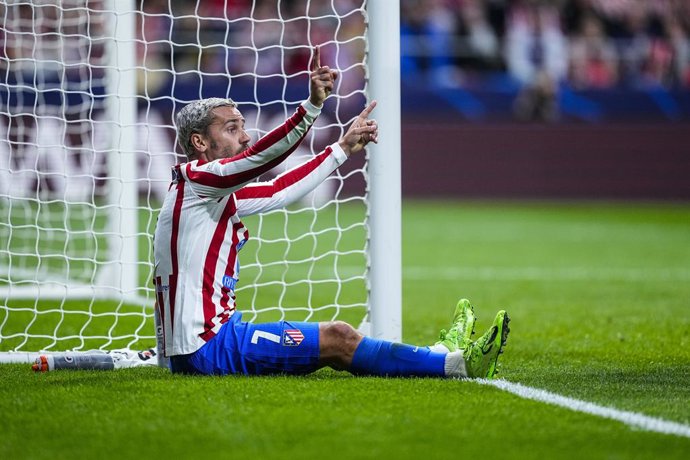 Antoine Griezmann of Atletico de Madrid protests during the UEFA Champions League 2025/26 Quarter-Final Second Leg match between Atletico de Madrid and FC Barcelona at Riyadh Air Metropolitano on April 14, 2026, in Madrid, Spain.