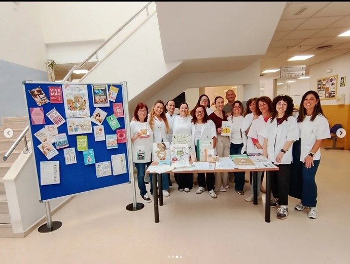 El centro de salud de Alhaurín de la Torre colabora con la biblioteca municipal en el Día del libro .