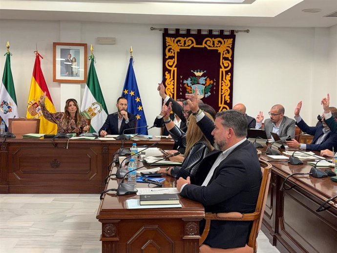 Pleno en el Ayuntamiento de Mijas en abril 2026.