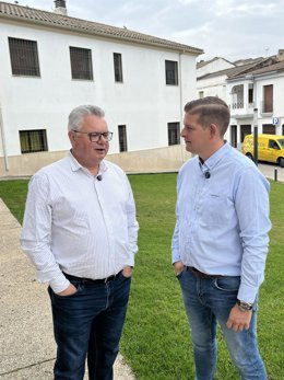 Esteban Morales habla con Domingo Reina en Guadalcázar.