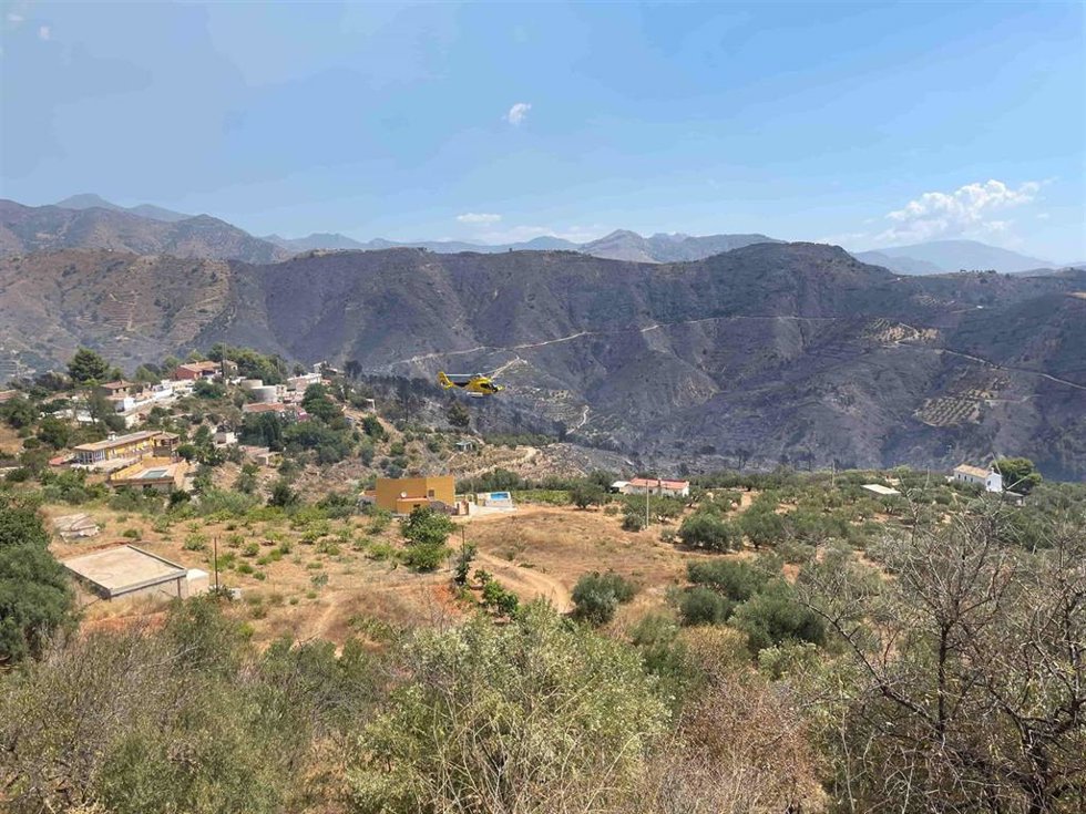 Archivo - Imagen de archivo del incendio registrado en agosto de 2024 en el entorno de Peña Escrita, que afectó a cerca de 600 hectáreas, incluyendo unas 160 de cultivos subtropicales, provocando importantes daños en sistemas de riego, árboles y explotaci