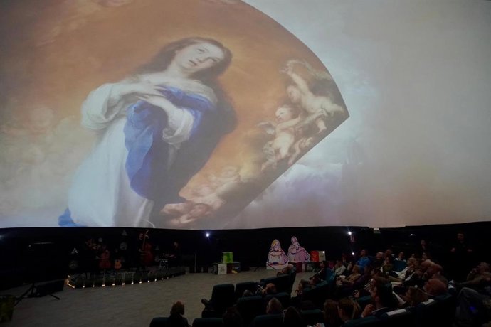 El espectáculo 'Luz y Verso' de Fundación Unicaja acerca al público en Antequera (Málaga) cuatro siglos de historia del arte.