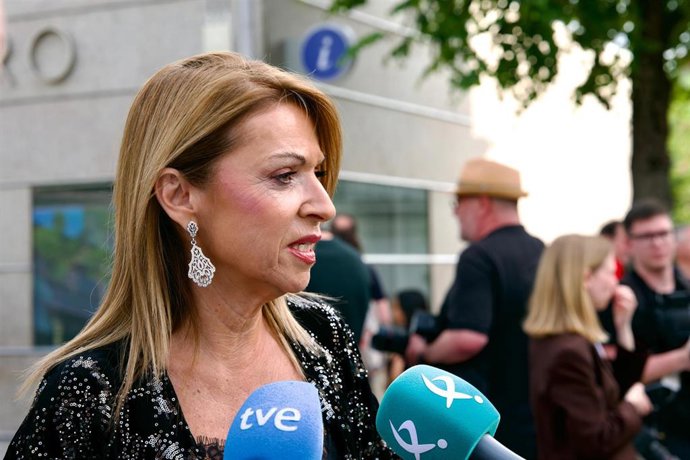 La portavoz del PSOE en la Asamblea de Extremadura, Piedad Álvarez, en declaraciones a los medios antes del acto de toma de posesión de María Guardiola como presidenta de la Junta