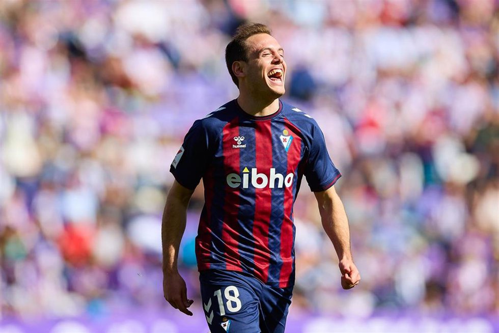 Archivo - Jon Bautista celebra un gol con la SD Eibar.