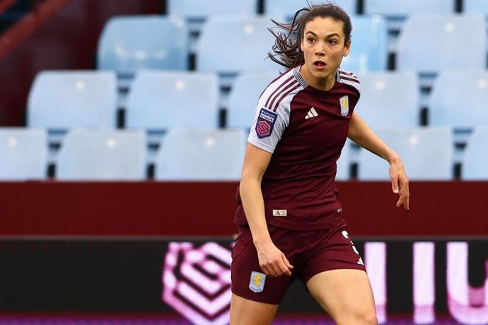 March 23, 2025, Birmingham: Birmingham, England, 23rd March 2025. Paula Tomas of Aston Villa runs with the ball during the FA Women's Super League match at Villa Park, Birmingham.