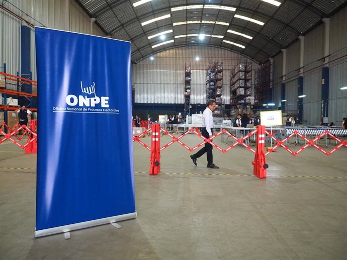 Archivo - March 16, 2026, Lima, Lima, Peru: An ONPE banner inthe pProduction line of electoral materials at the National Office of Electoral Processes (ONPE) for the general elections to be held in Peru on April 12, 2026.