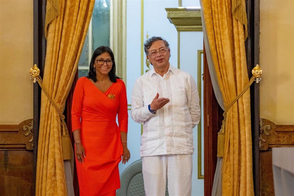 La presidenta encargada de Venezuela, Delcy Rodríguez, y el presidente colombiano, Gustavo Petro