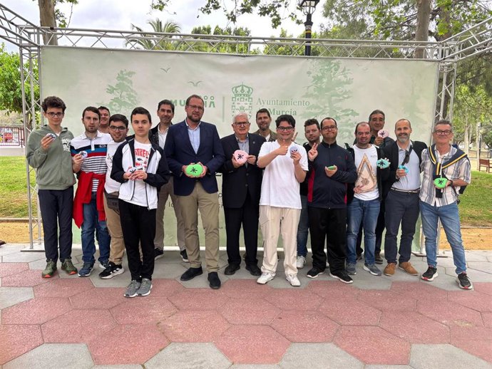 Las personas con TEA de la asociación han participado en la plantación de 22 nuevos árboles