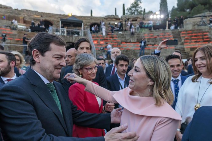 El presidente de la Junta de Castilla y León, Alfonso Fernández Mañueco, asiste a la toma de posesión de María Guardiola como presidenta de Extremadura