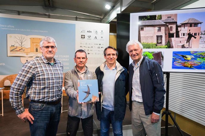 La presentación del libro 'Aves de la Alhambra' es una de las actividades del Patronato de la Alhambra y Generalife programadas en el marco de la Feria del Libro de la ciudad nazarí.