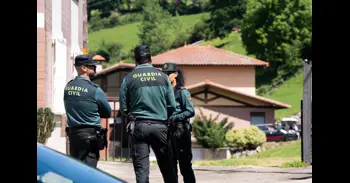 Hallan a un hombre muerto y a una mujer herida grave por disparos en su domicilio de Lena (Asturias)