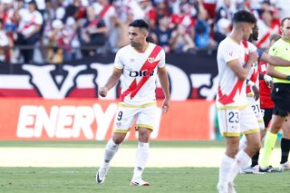 Archivo - Radamel Falcao of Rayo Vallecano celebrates a goal during the spanish league, LaLiga EA Sports, football match played between Rayo Vallecano and RCD Mallorca at Estadio de Vallecas on September 30, 2023, in Madrid, Spain.