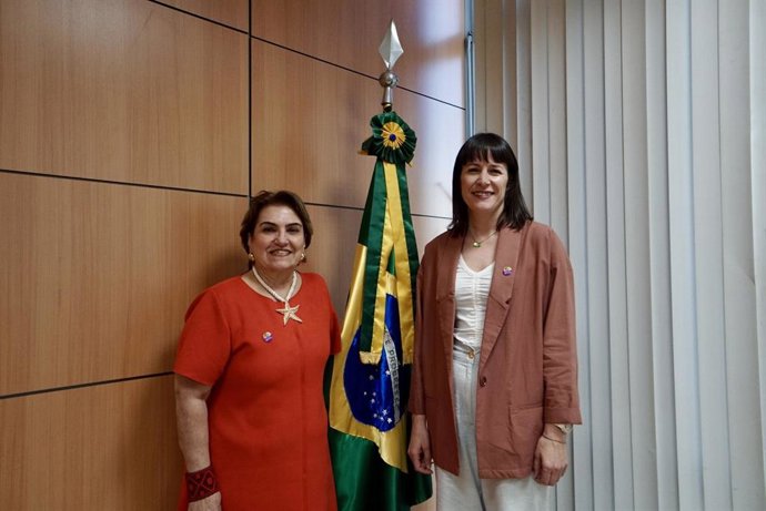 La portavoz nacional del BNG, Ana Pontón, con la ministra brasileña de la Mujer de Brasil, Márcia Lopes