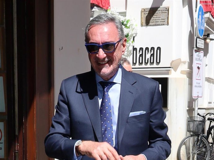 Carlos Herrera bromea en plena Feria de Abril tras su hospitalización